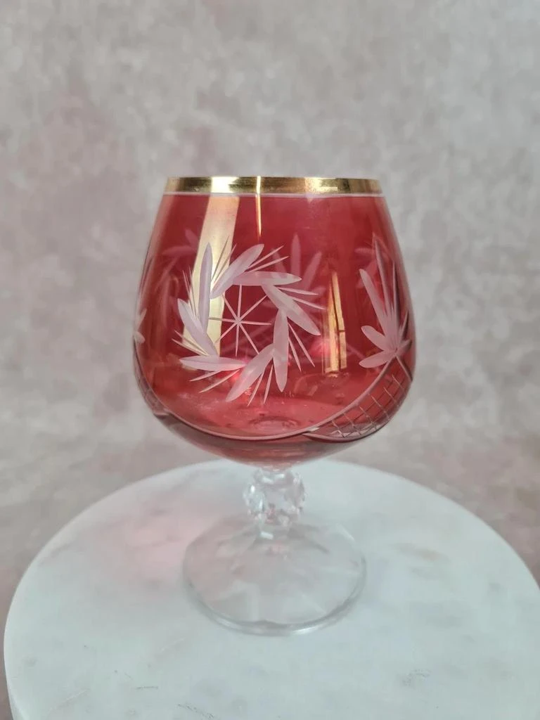 Verre ballon ancien en cristal rouge taillé & doré 🥂